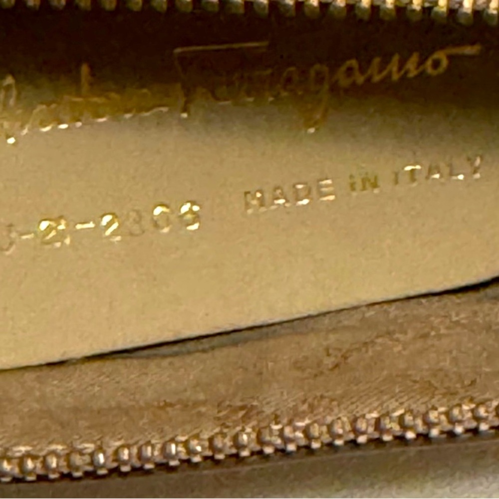 SALVATORE FERRAGAMO CLUTCH IN A VERY BEAUTIFUL COLOR IN EUC - Picture 6 of 9